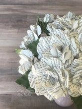 Load image into Gallery viewer, The Great Gatsby Book Page Paper Flower Bouquet
